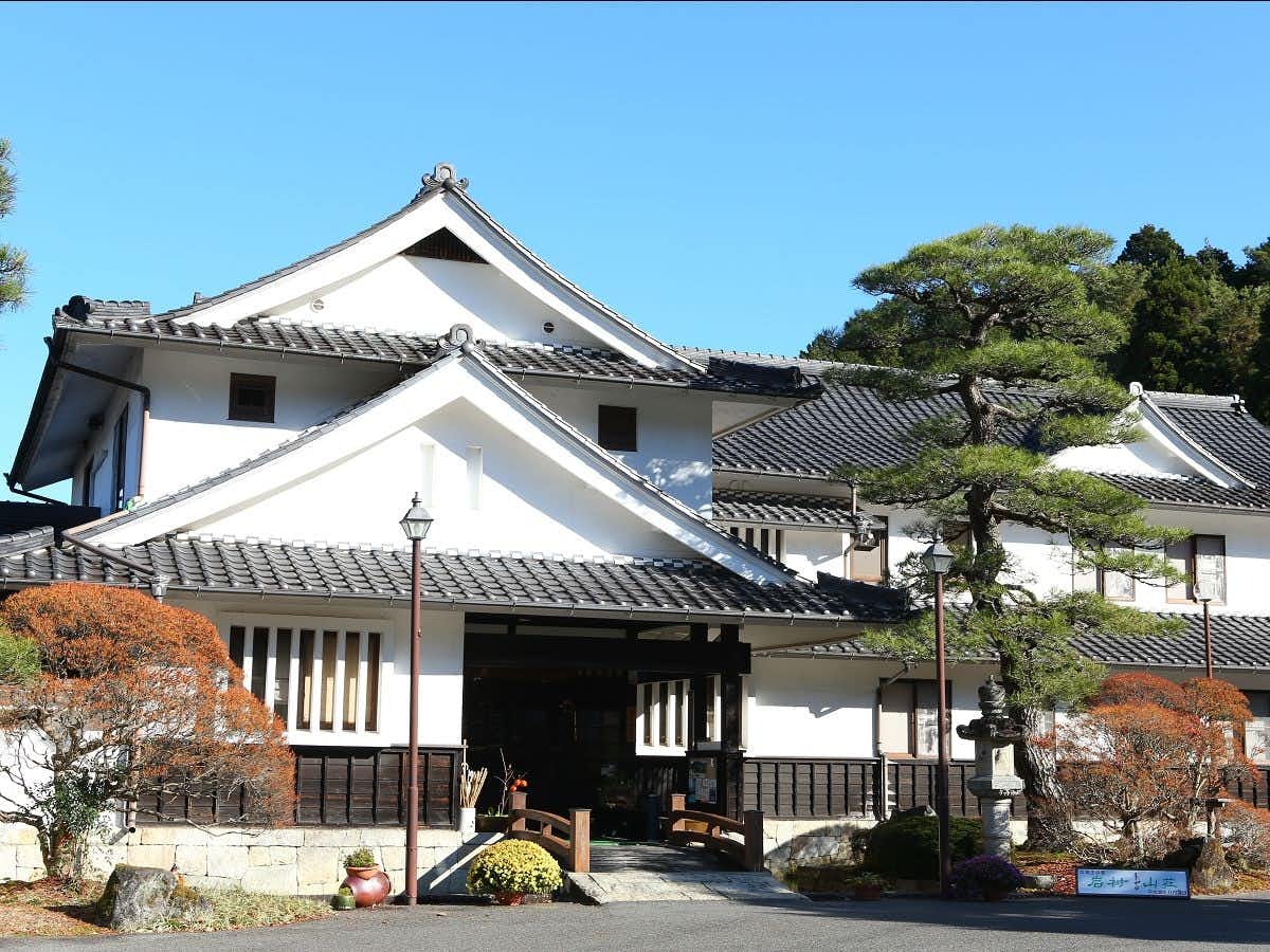Iwamura Sanso at the Foot of the Castle