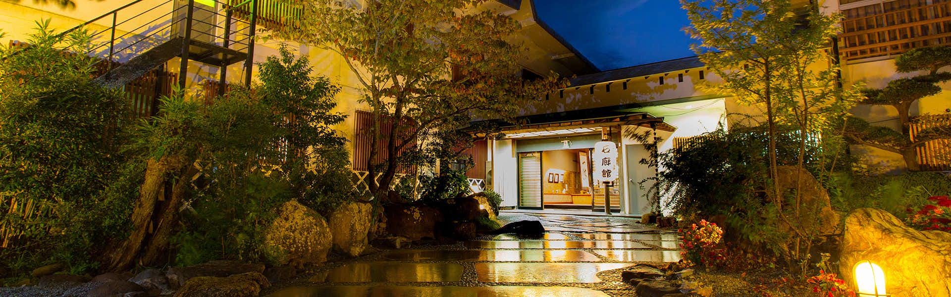 Irokan with this scene, where the inn and garden glow beneath autumn foliage after dark.