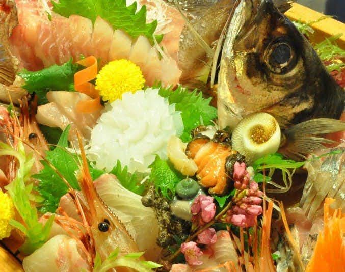 Amanohashidate-so with a colorful sashimi platter centered on a whole fish.