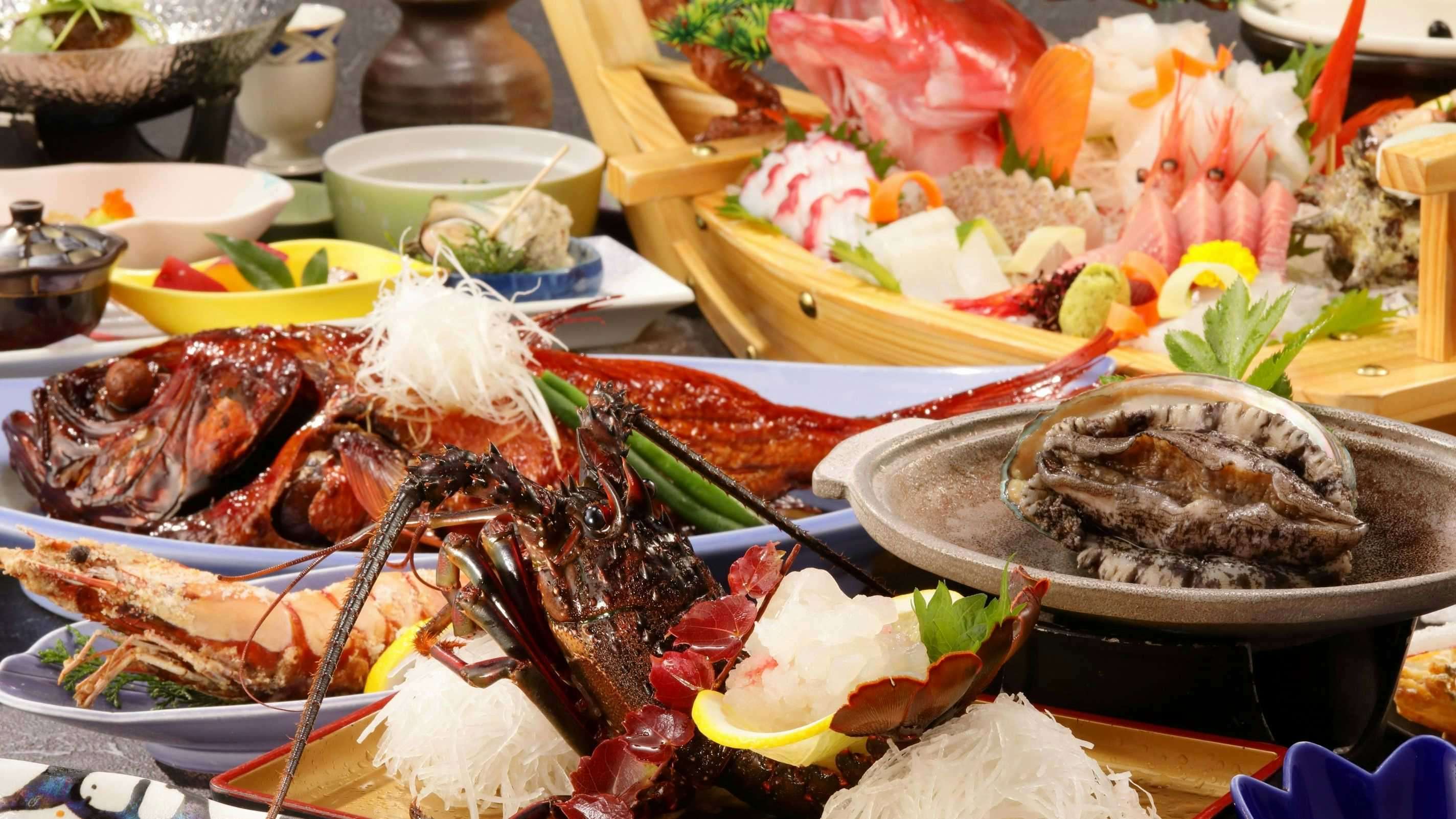 Kumomi Onsen Hamadoraku with a lavish seafood feast centered on lobster and sashimi.