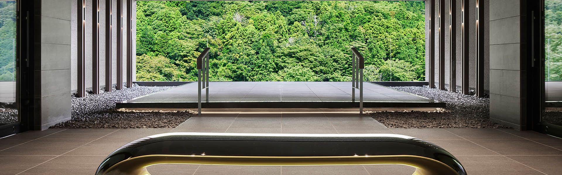 Hatsuhana with an oval private bath facing dense green forest.