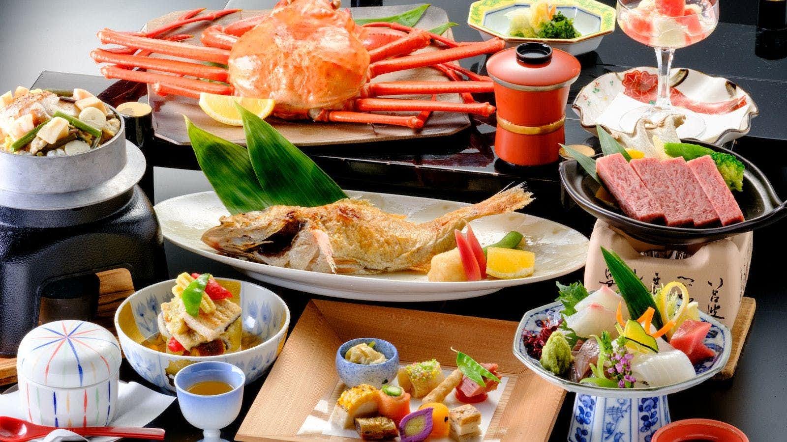 Fuyo Annex with a crab dinner arranged with sashimi, grilled fish, and seasonal dishes.
