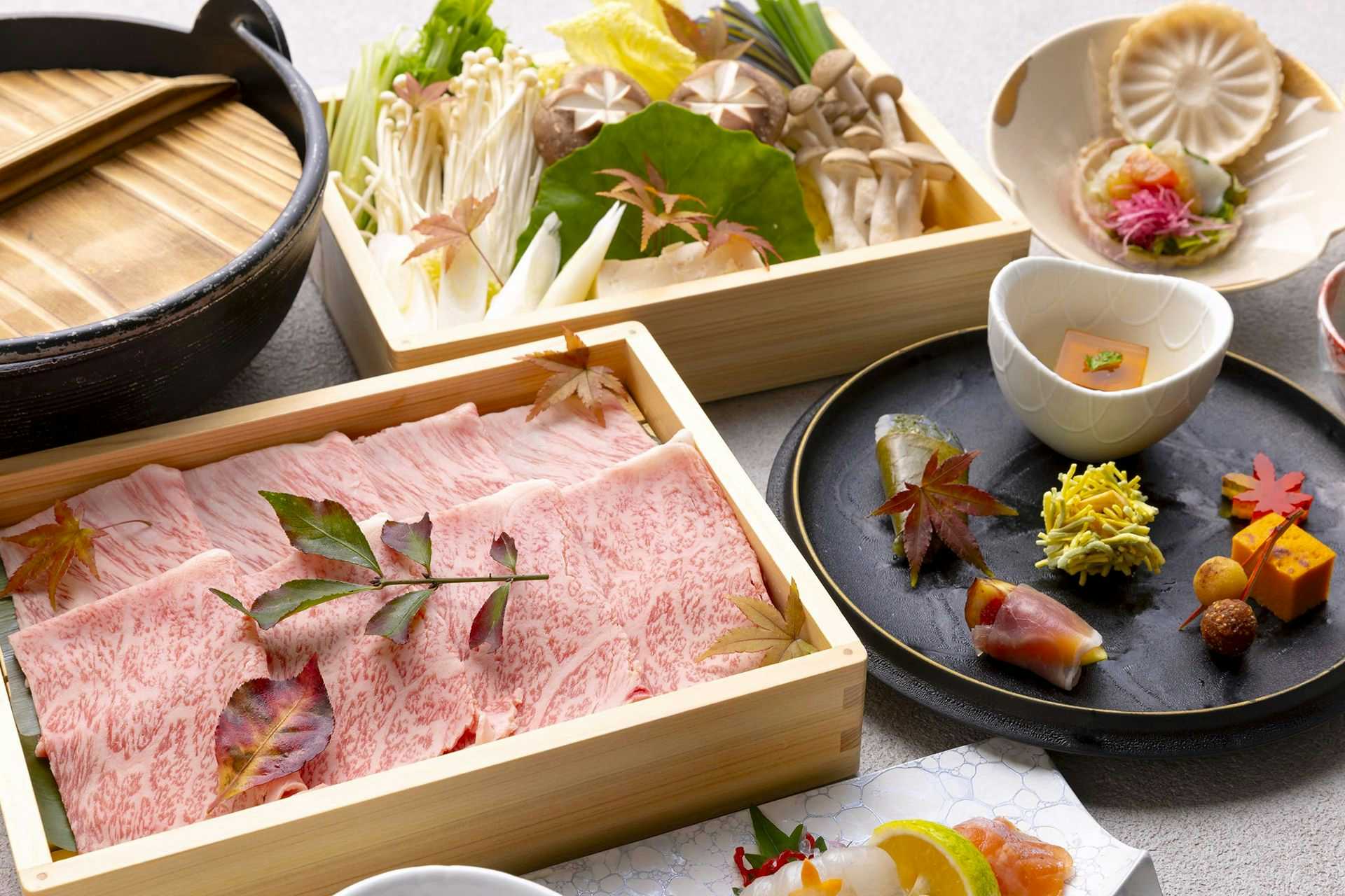 Iyashi no Sato Kanputei thinly sliced marbled entree with green garnish and small dishes