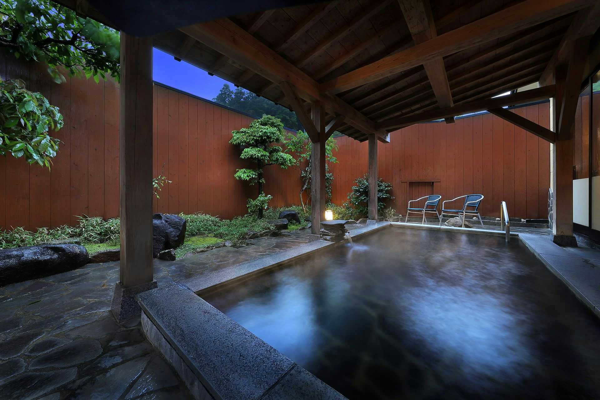 -Syunsai no Yado- Ryokusuitei covered rectangular outdoor bath beside a walled garden