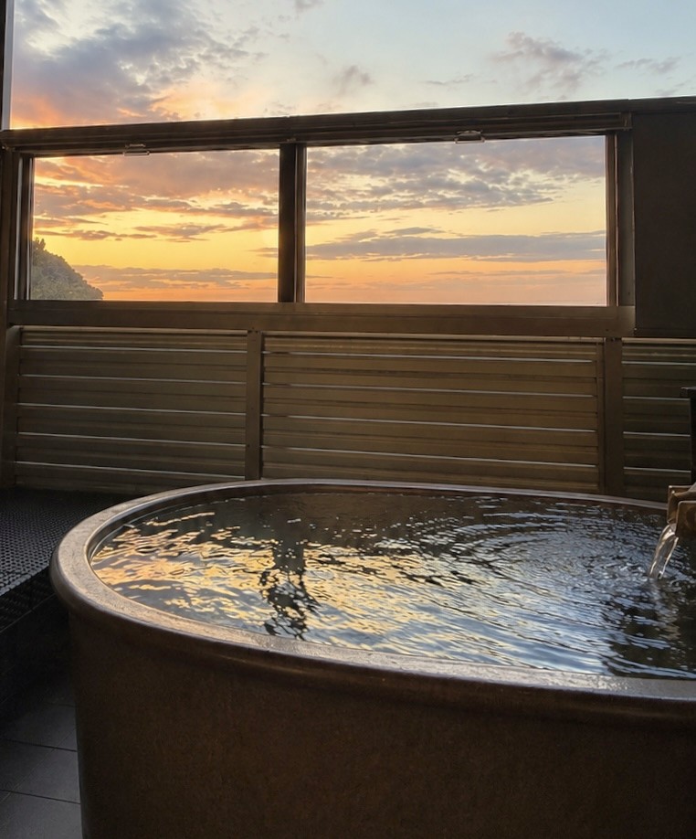 Round soaking tub on a sea-facing terrace.