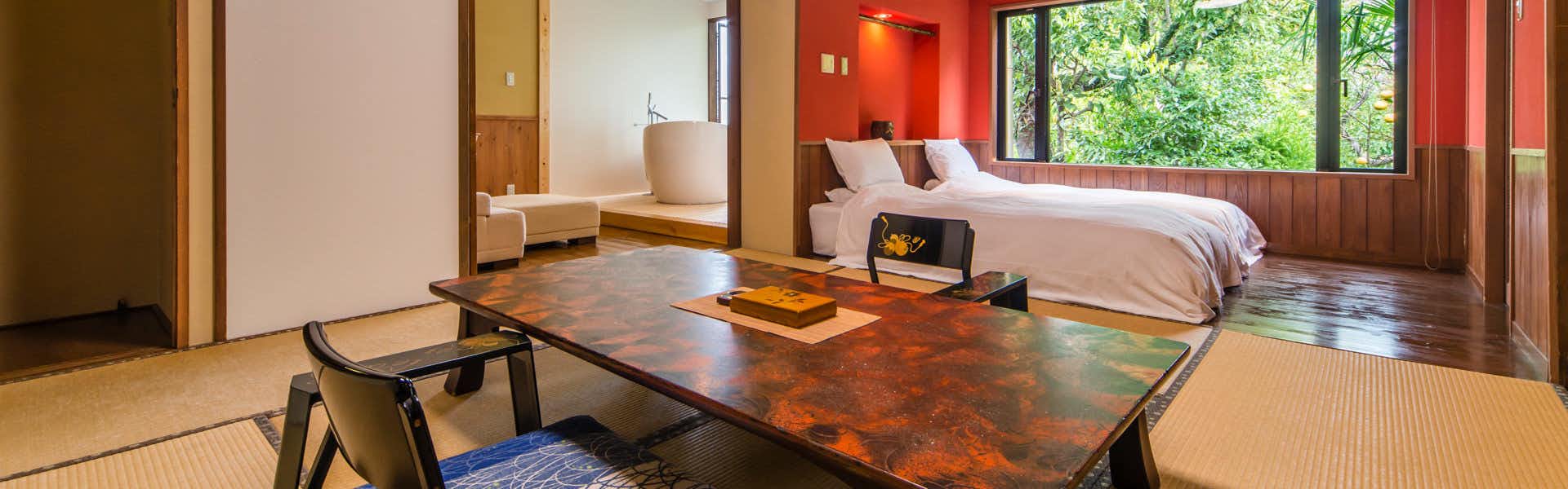 Kakujoro: A spacious guest room combining tatami and western bedding.