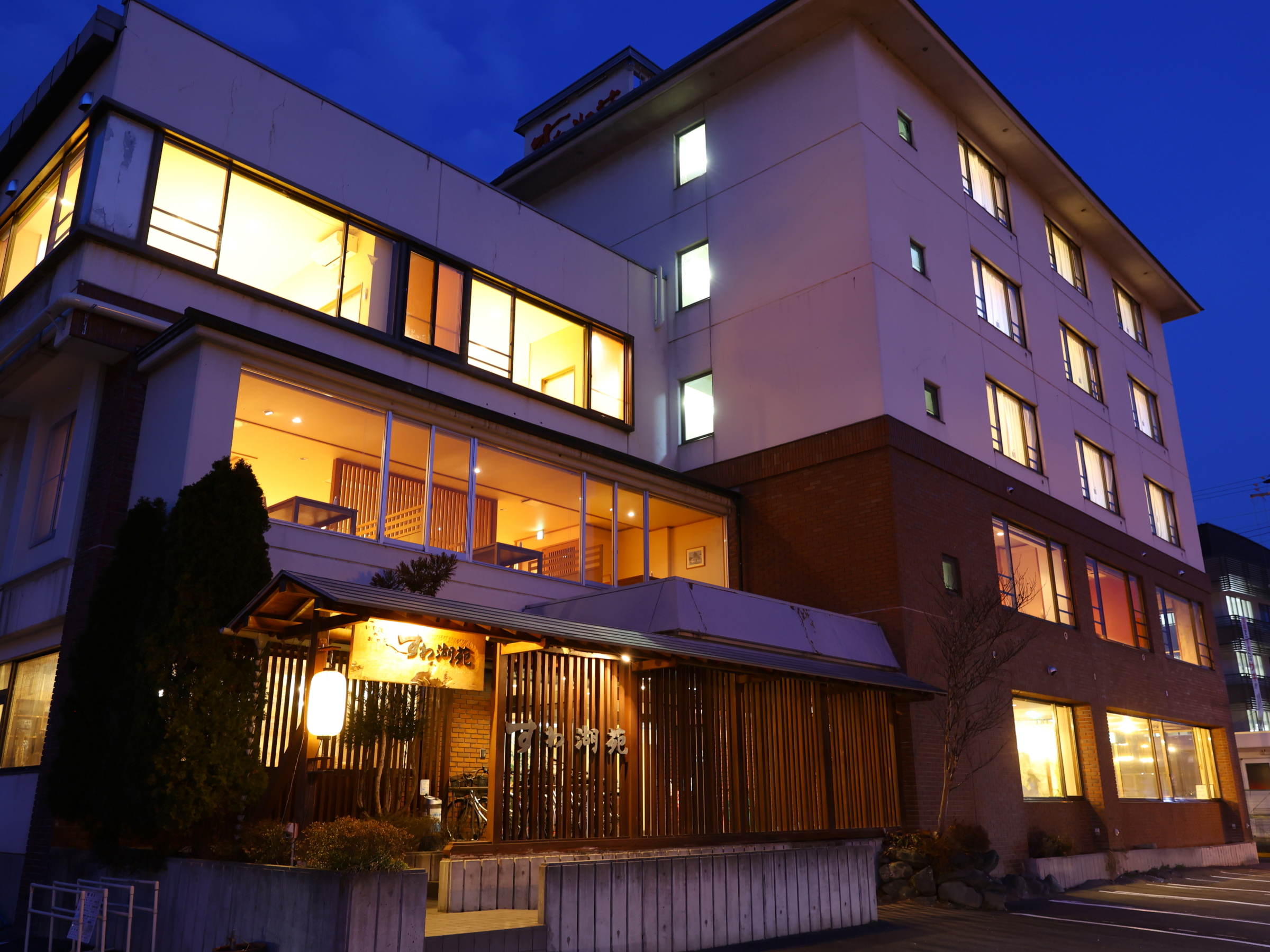 Suwakoen Inn by Lake Suwa