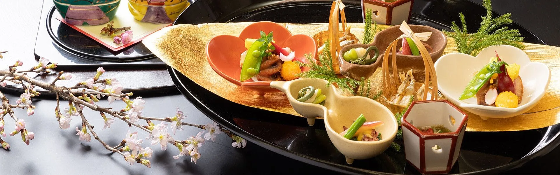 Kaiseki opening course on lacquer and gold at Fujiiso, Yamada Onsen