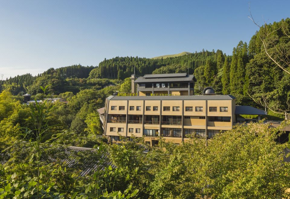 Yusai: The Echo of the Hot Spring Gorge