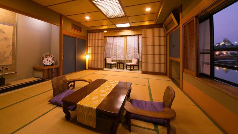 Karatsu Onsen Ryokan Wataya with a warm tatami guest room with low table and decorative alcove.