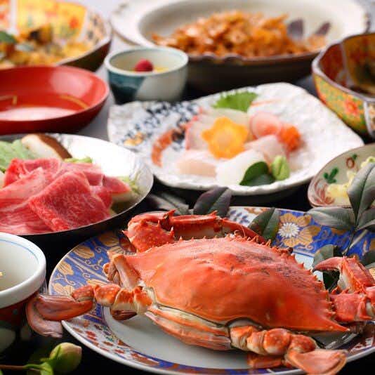 Tsuru-so Inn: Takezaki Crab and Japanese Sake with a seafood feast centered on bright orange Takezaki crab.