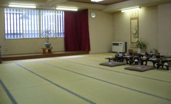 A large tatami room with low dining tables.