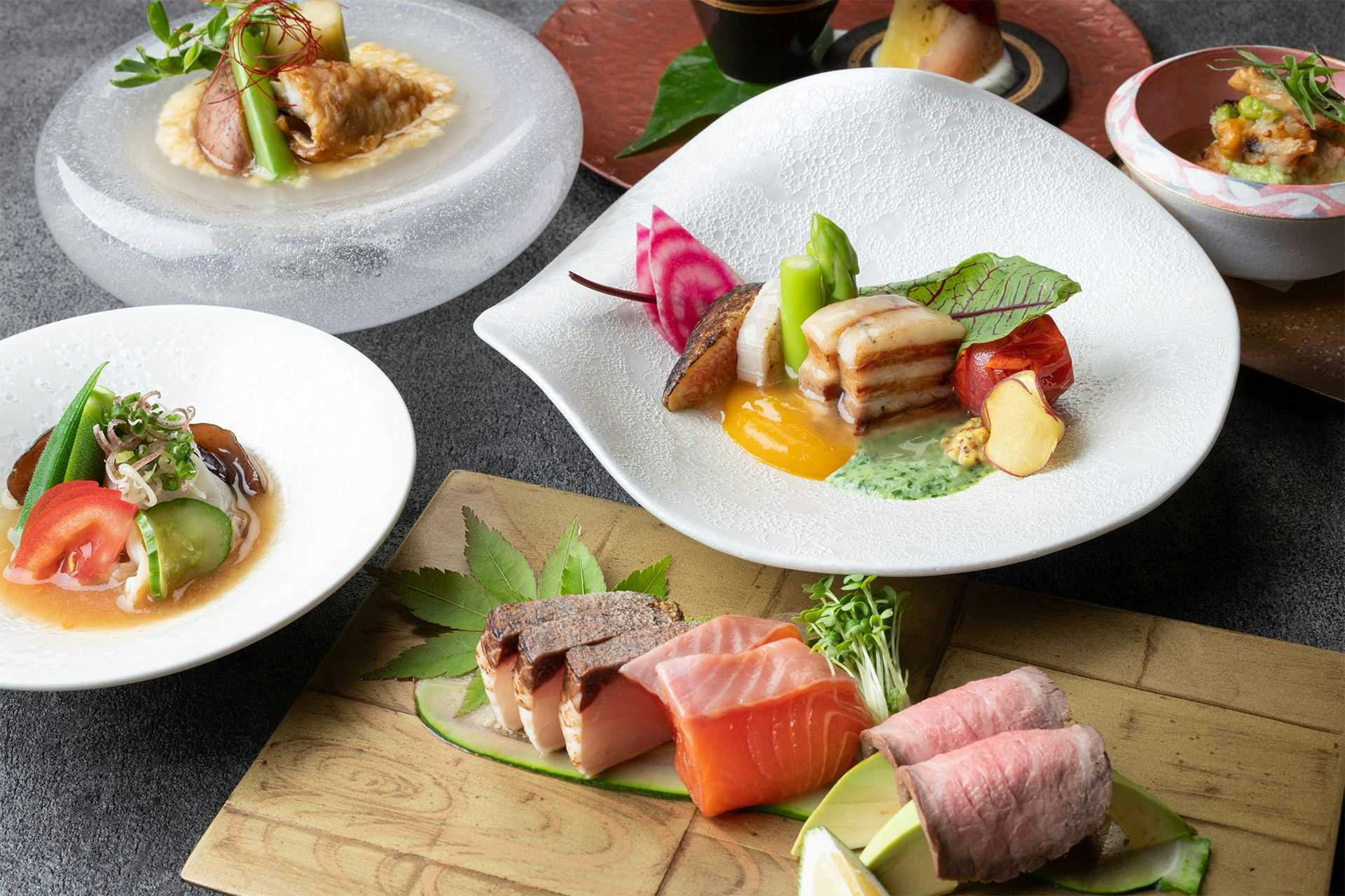 Grass Roof Inn Ryunohige / Villa Yumuta with a refined Japanese dinner arranged across white ceramic plates.
