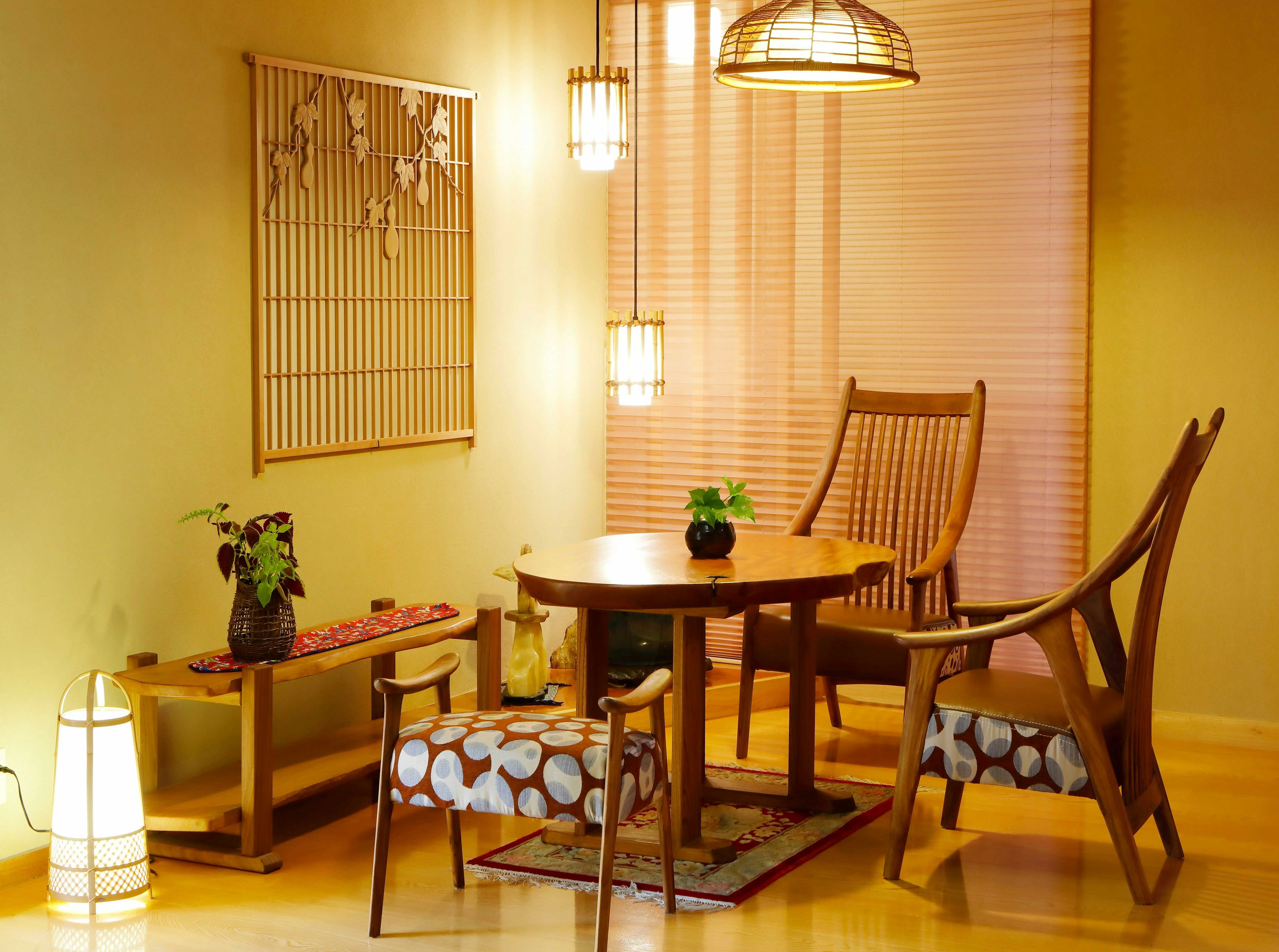 Hakone Ohiradai Onsen Sansuiso with a warm lounge with timber chairs and soft floor lamps.