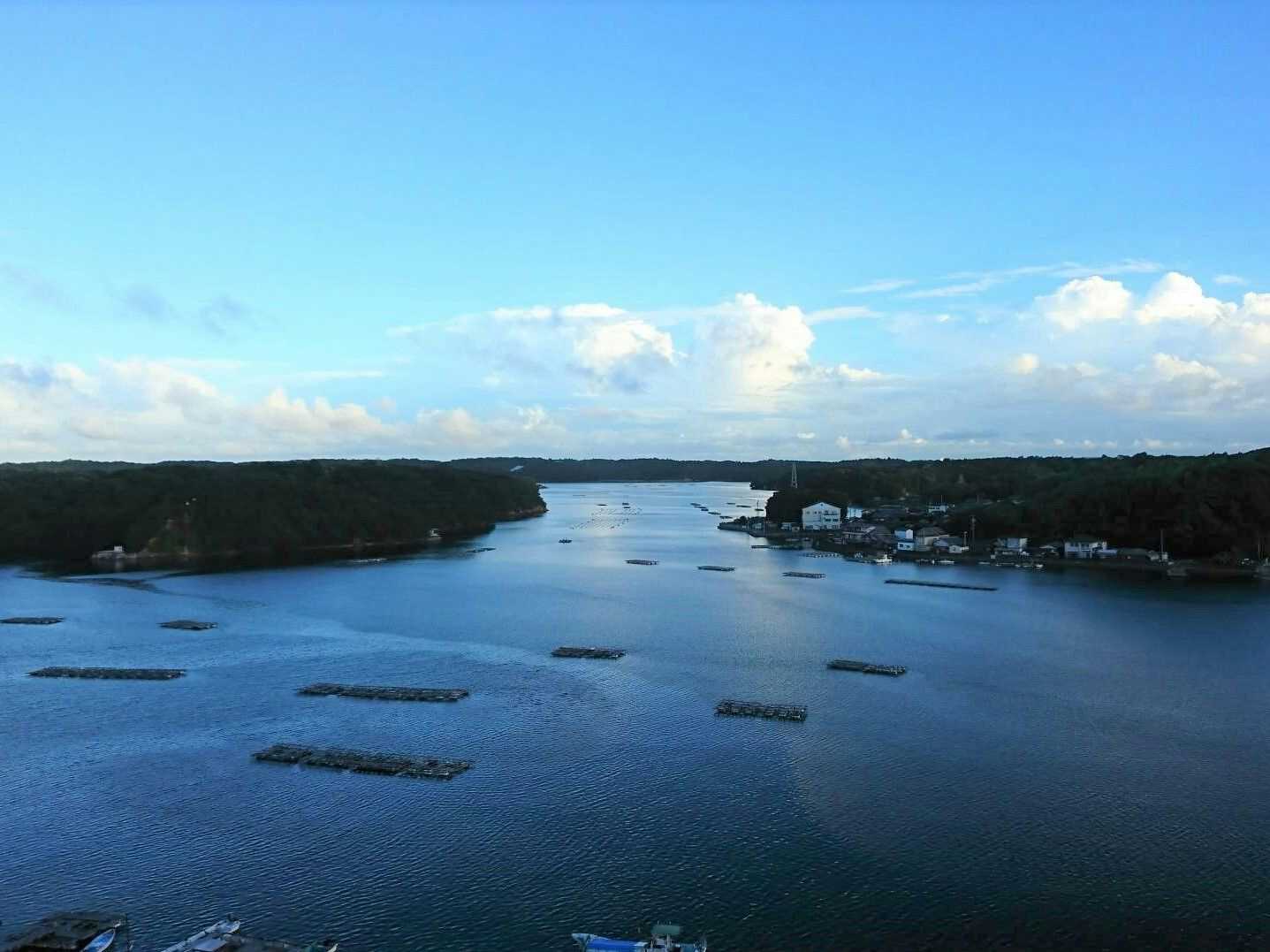 Ikadaso Sanchou with this scene, where oyster rafts dot the calm blue water of Matoya Bay below the inn.
