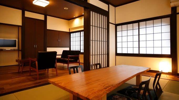 Kasumi Umenoya with this scene, where a guest room combines tatami seating, a low table and western beds.