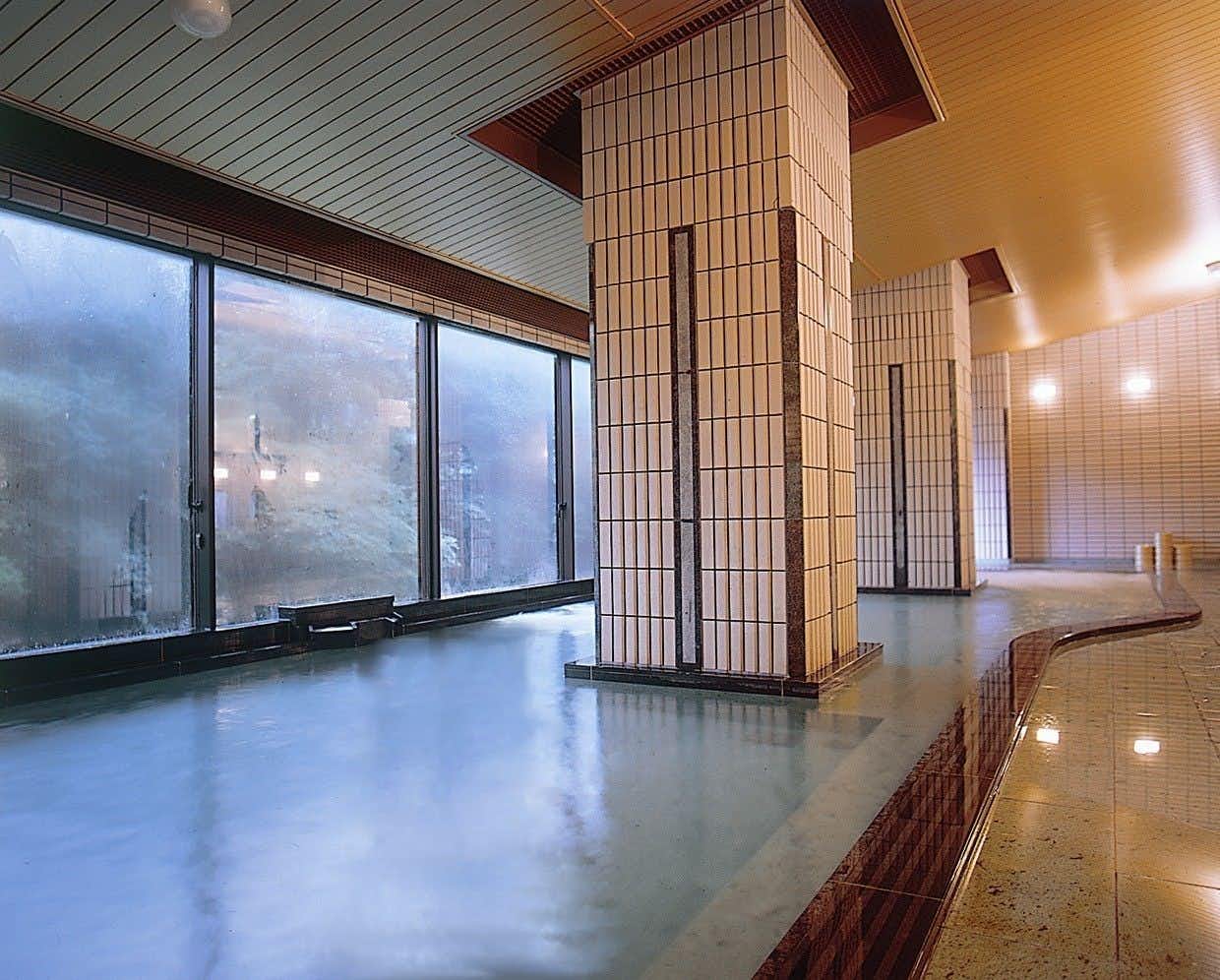 Sanbo Tsukinose with a spacious indoor mineral bath beside floor-to-ceiling windows.