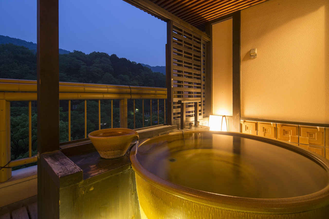 Night-time bath overlooking the mountains.