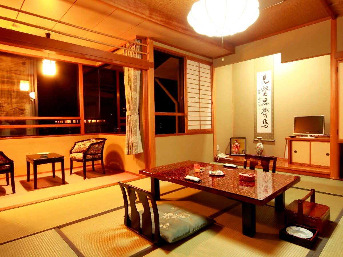 Kaiseki and Robata Inn Kichiya with a warm tatami room with low table and river windows.