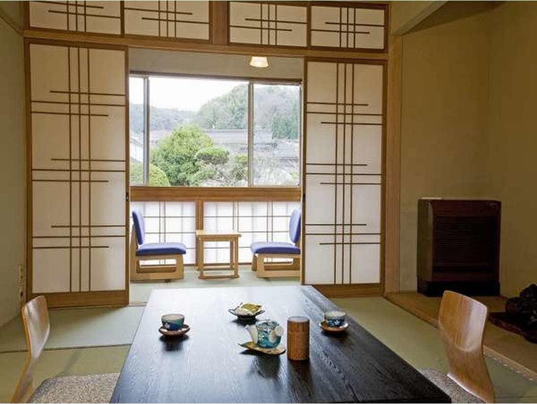 Yumoto Yunokawa with a tatami guest room with low table and garden-facing windows.