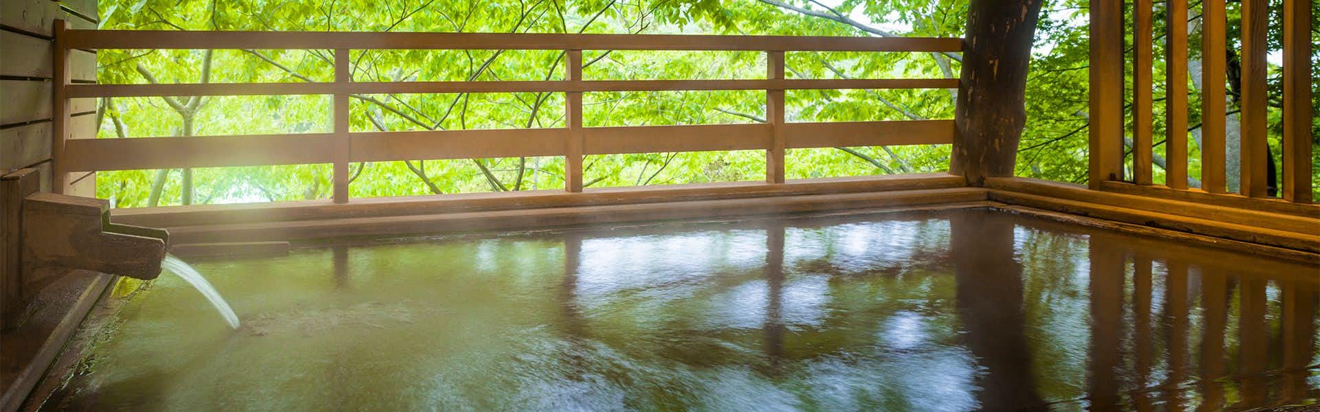 Kishigon Ryokan ~ Adjacent to Stone Steps Street, Rare Hot Spring "Golden Water" Inn ~ with an open-air bath facing forest foliage.