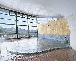 Gero Onsen Tsurutsuru no Yu Minori-so with a broad indoor mineral bath overlooking the hot spring town.