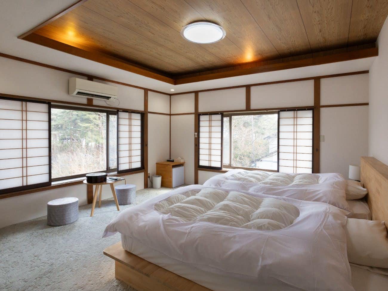 Onyado Hotakajo with a bright bedroom with two low platform beds.