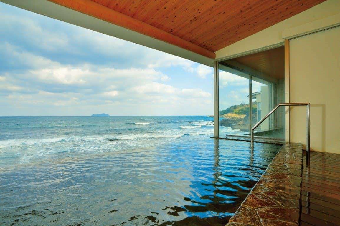 Araisō Onsen Araisōkan with an indoor mineral bath opening directly toward the sea.