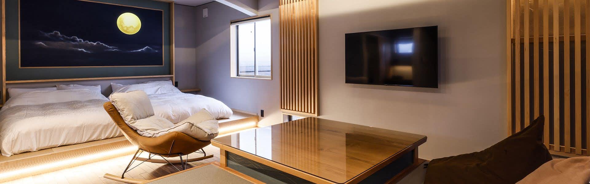 Kangin no Hanare Fuugetsu Gyoshou with a contemporary guest room with sofa and low table.