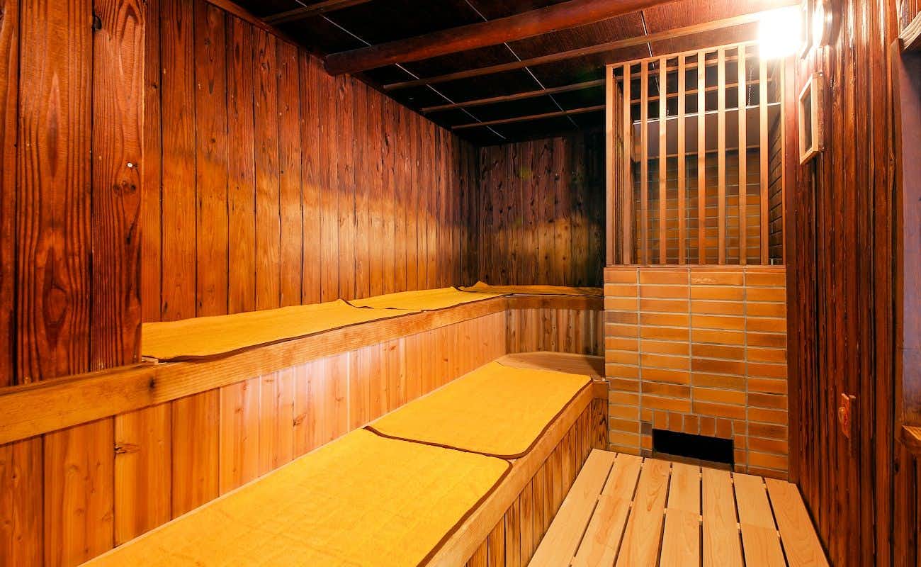 Yamanaka Onsen Yubatake no Yado Hanatsubaki with a compact timber sauna with tiered benches.