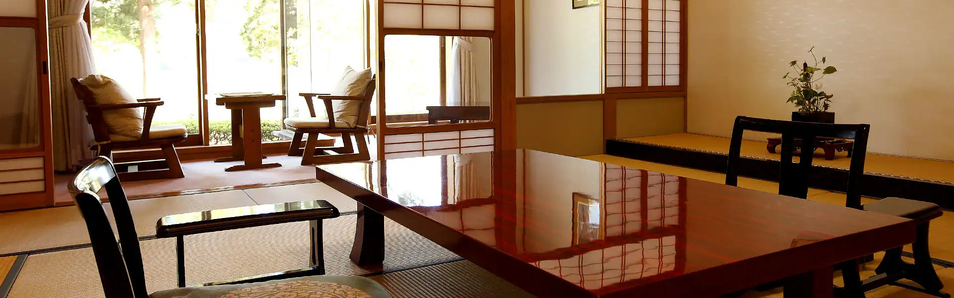 Hekisui Gyoen with this scene, where its bright tatami guest room opens to a pair of wooden chairs by the window.