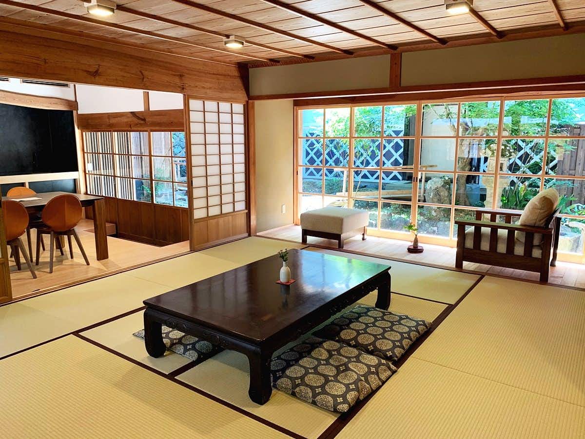 Guest Villa Aisakura with a spacious tatami room opening toward a private garden.
