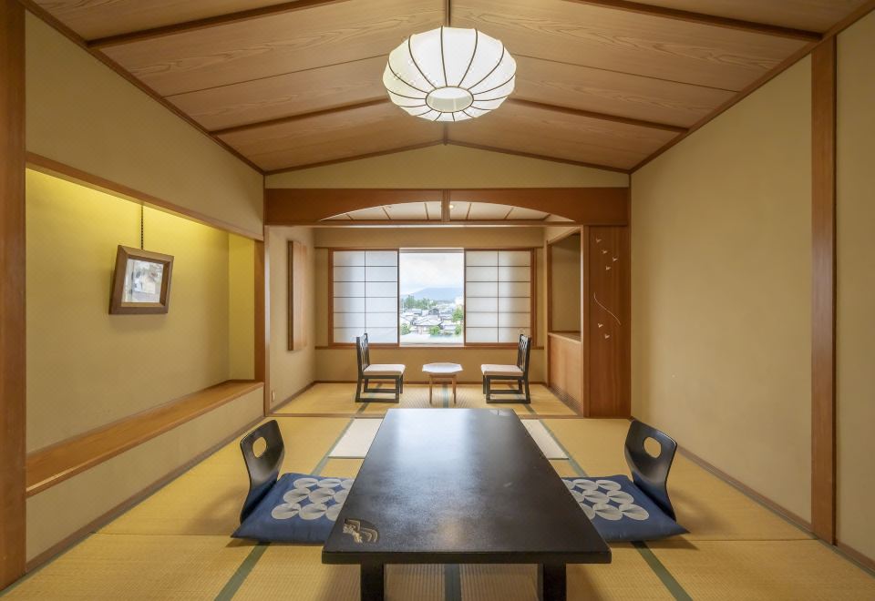 Kaike Onsen Kaike Tsuruyama Sarasa no Yado: A Lodge that Plays the Melody of the Four Seasons