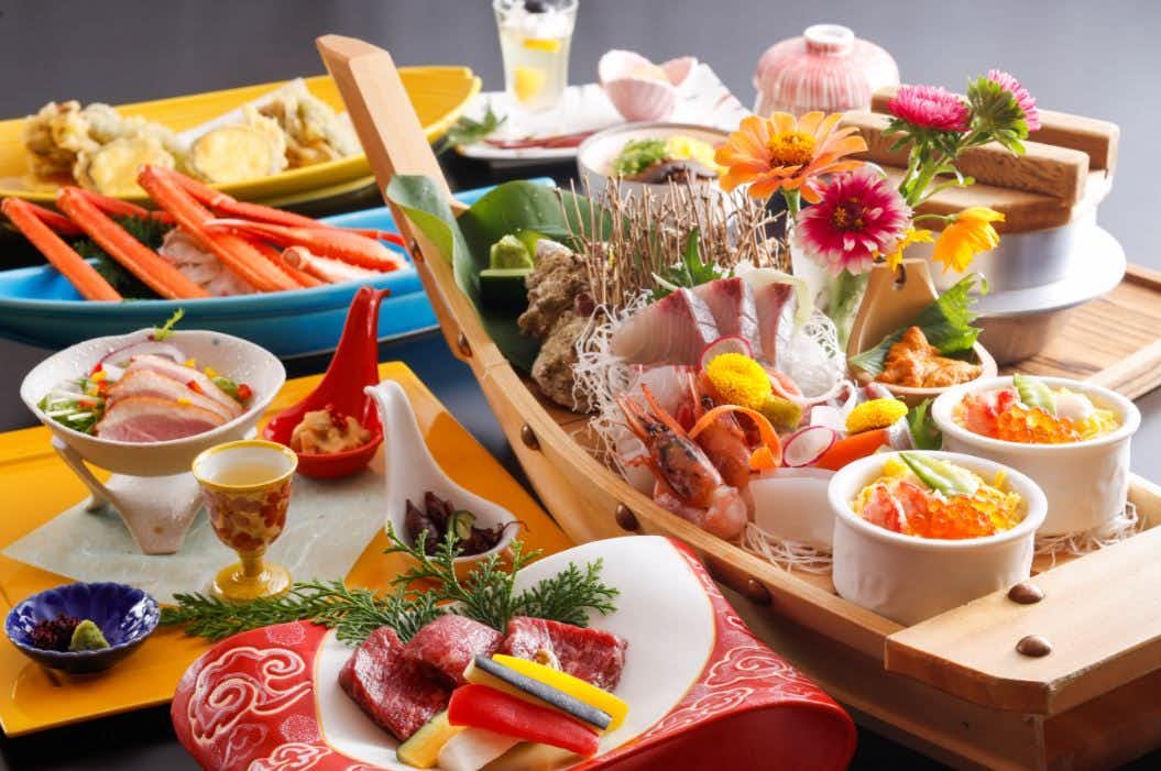 Kinosaki Yumekoyado Tenbouen with a festive seafood dinner arranged inside a wooden boat.
