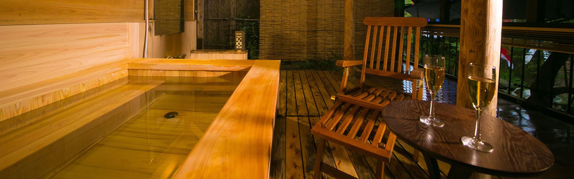 Yumeguri no Yado Kusuisou with a private timber bath beside a small outdoor terrace.