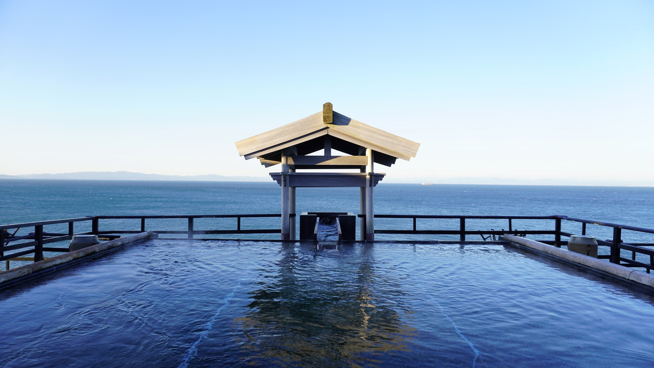 Covered outdoor bath beside the sea.