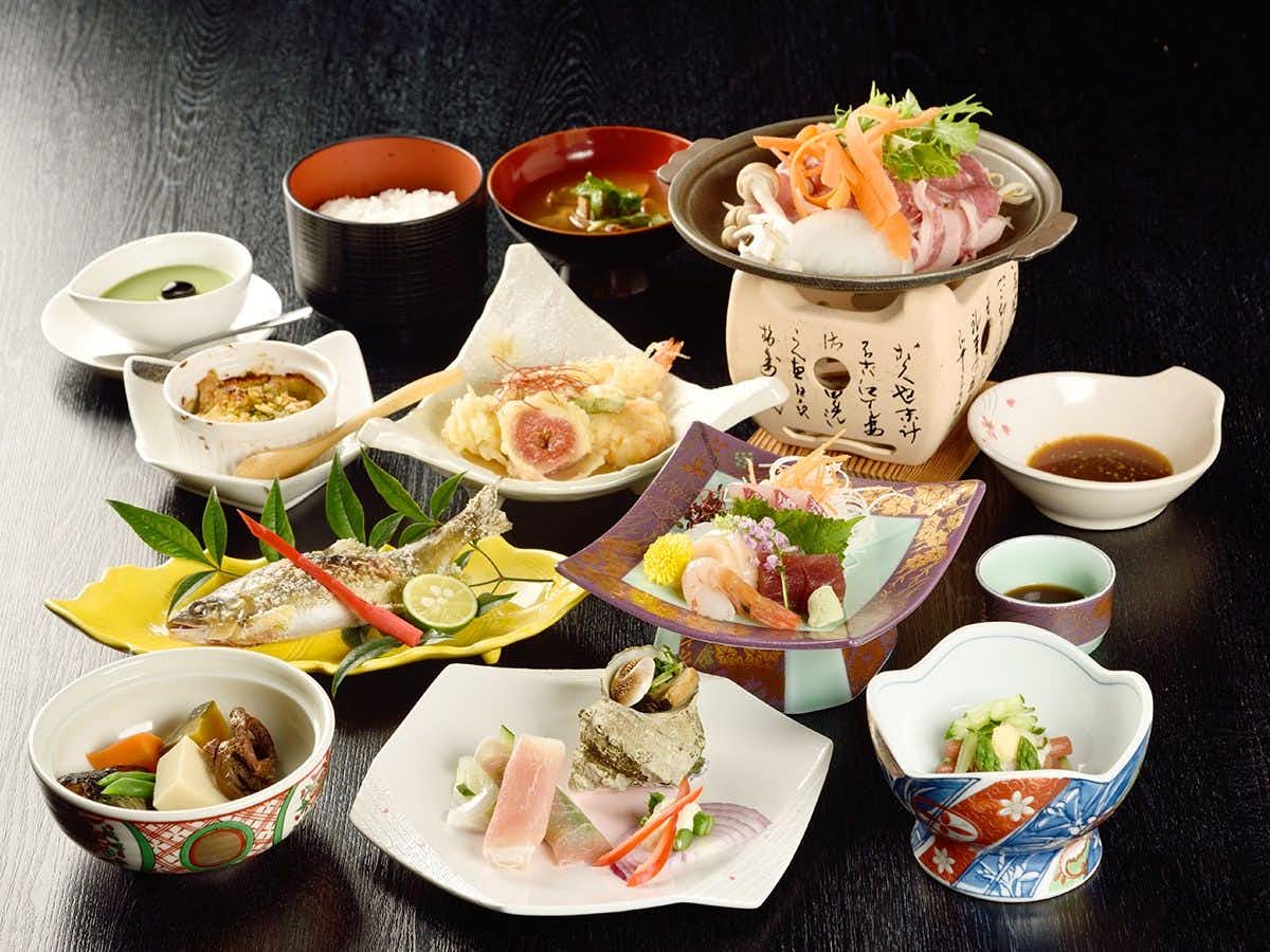 Nishitani Onsen Nakamori Inn with a multi-course dinner arranged across colorful ceramic dishes.